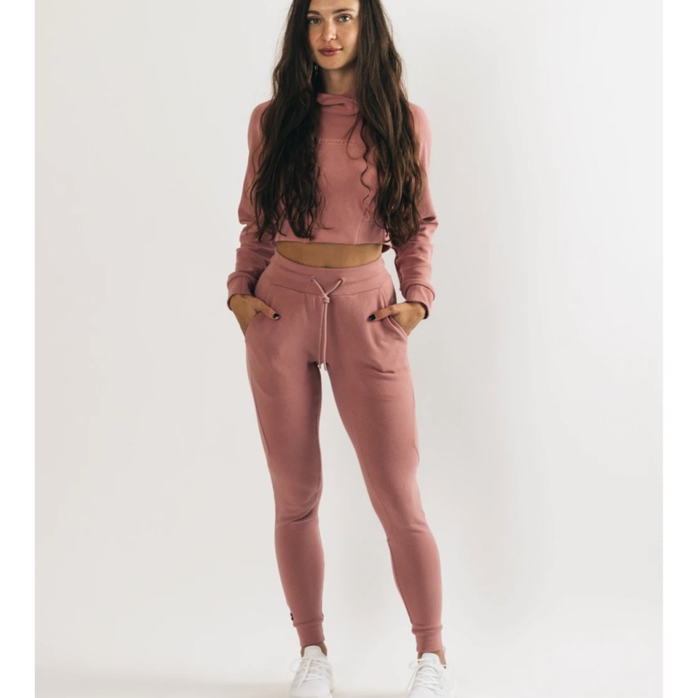 SOLD——Alphalete Identity joggers and cropped hoodie
